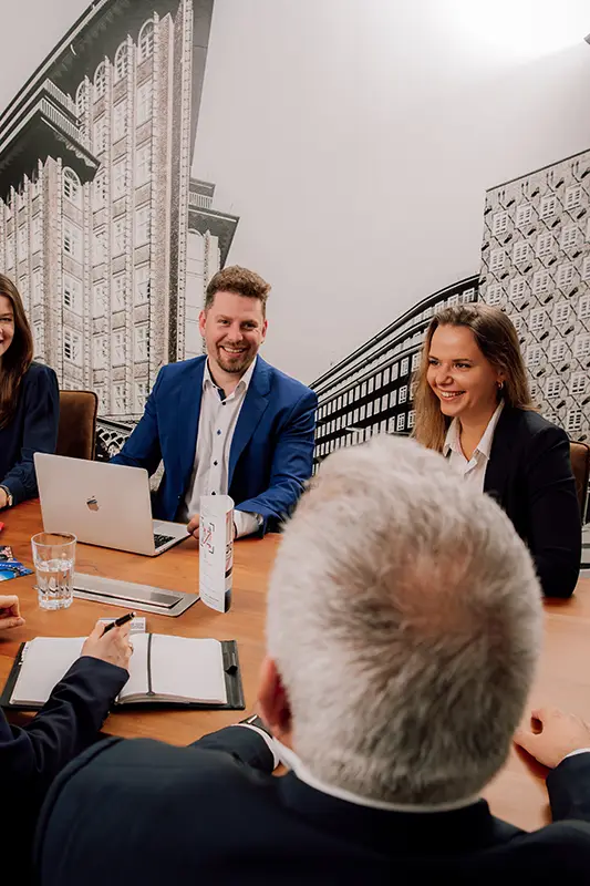 Unternehmensberatung im persönlichen Beratungsgespräch – Institut für beruflichen Erfolg