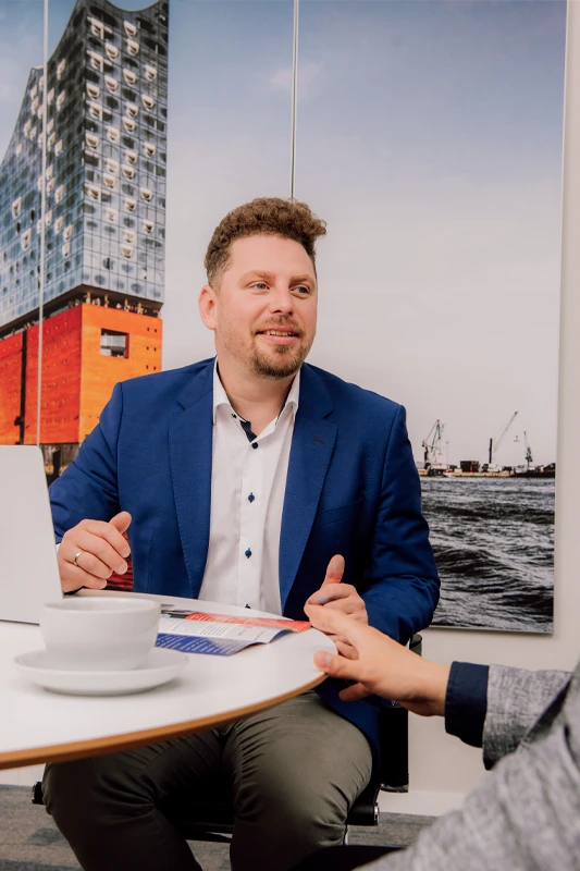 Karriereberatung im persönlichen Gespräch beim Institut für beruflichen Erfolg